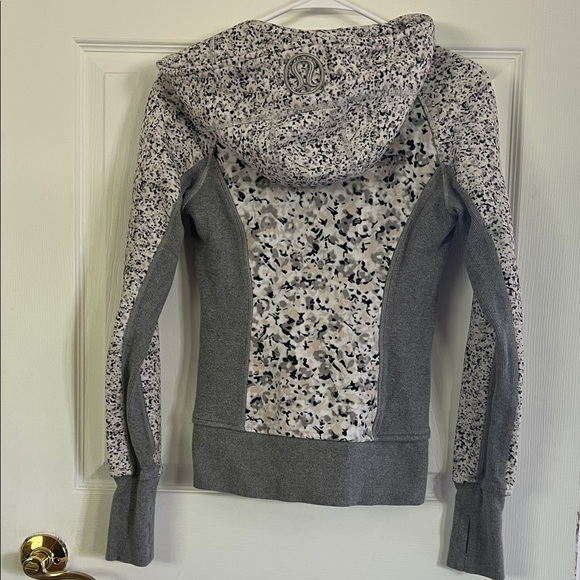 Lululemon Scuba Hoodie II - Picture 5 of 11